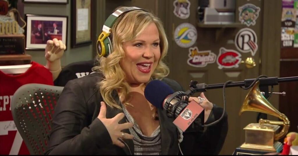 Is Holly Rowe Married?